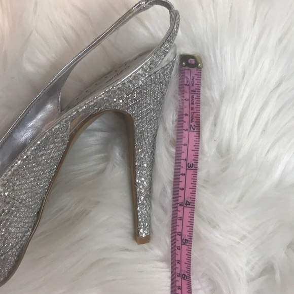 Lulu Townsend Heels - Picture 4 of 5